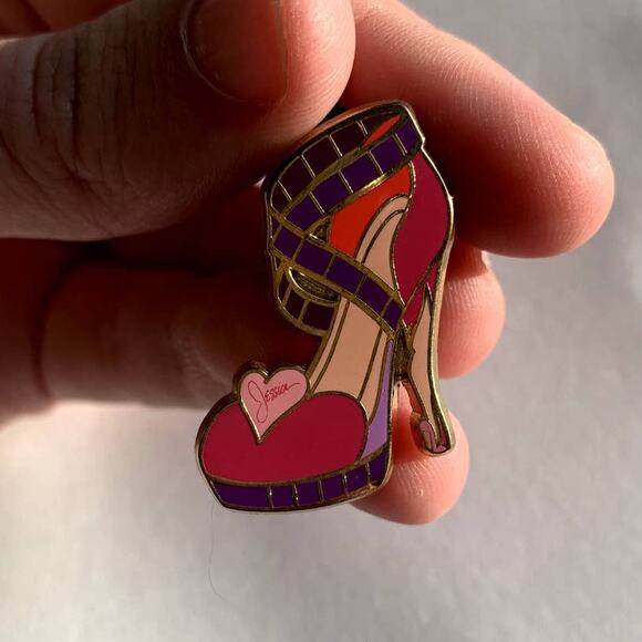 Authentic Rare Jessica Rabbit Disney Divas Heel Shoe Trading Pin - Picture 1 of 2